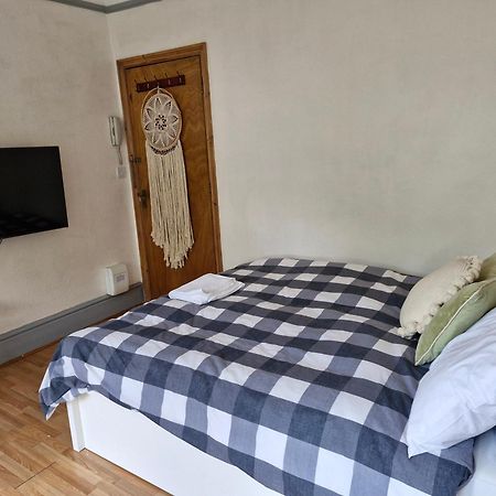 Bright Studio Apartment In A Perfect Location Londra Exterior foto