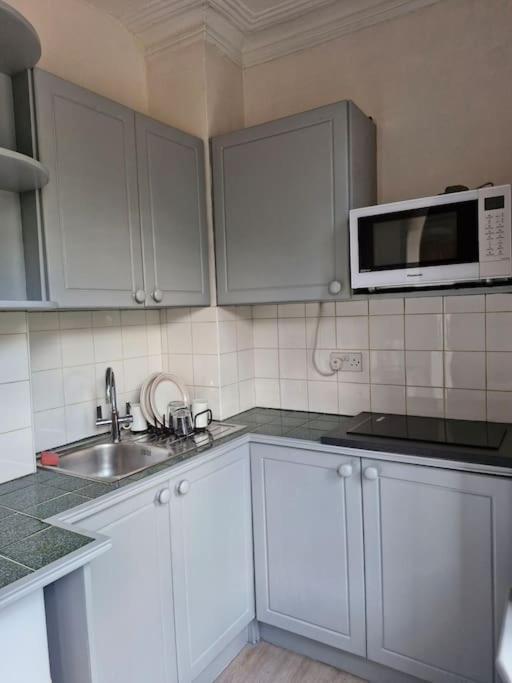 Bright Studio Apartment In A Perfect Location Londra Exterior foto
