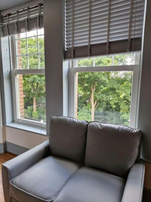 Bright Studio Apartment In A Perfect Location Londra Exterior foto